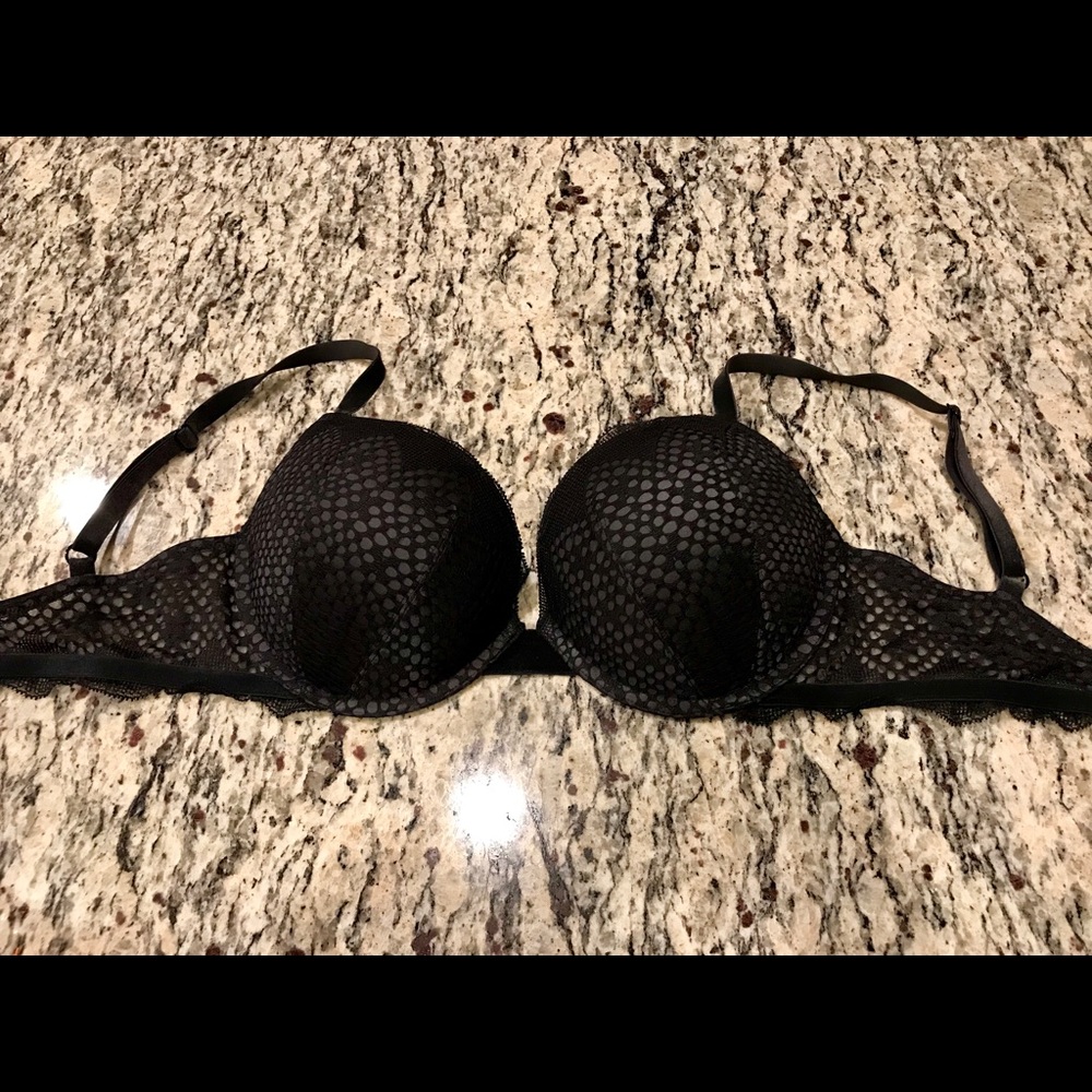 Victoria’s Secret Very Sexy 32 DD Bra